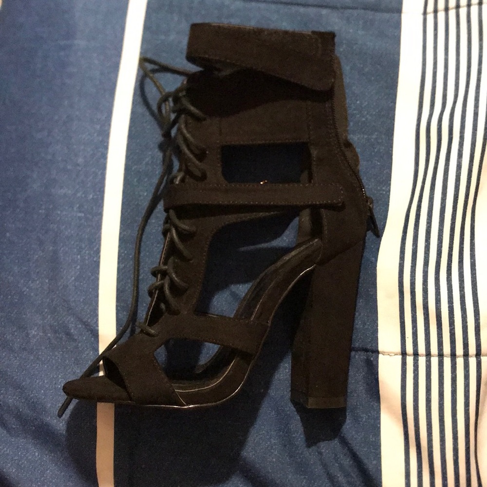 Heels - Picture 4 of 4